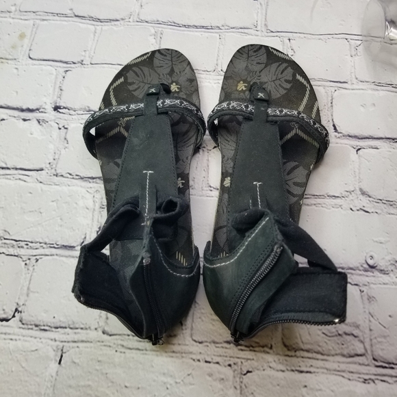 Cushe Clover black thong gladiator sandals - Picture 13 of 13